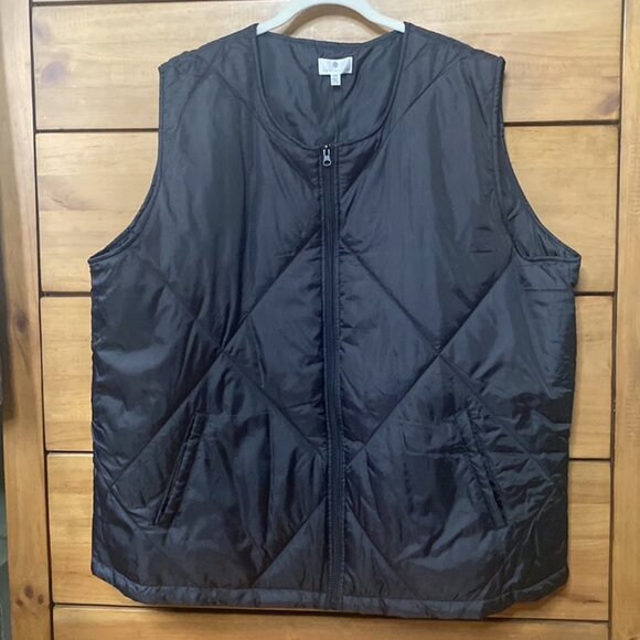 NWT! Socialite Black Sleeveless Quilted Vest | Plus - Picture 2 of 9